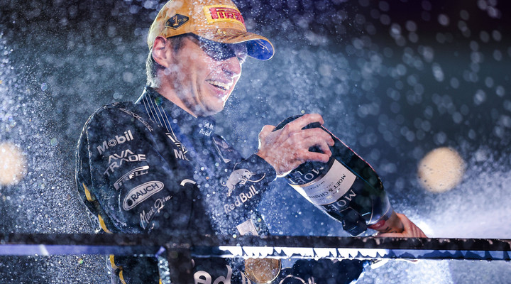 Questionable McLaren decision gives Verstappen Championship chance