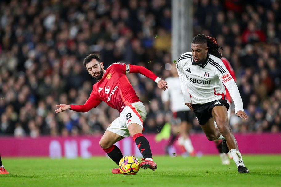 IMAGO Manchester United's Bruno Fernandes of Alex Iwobi of Fulham jostle for possession&nbsp;