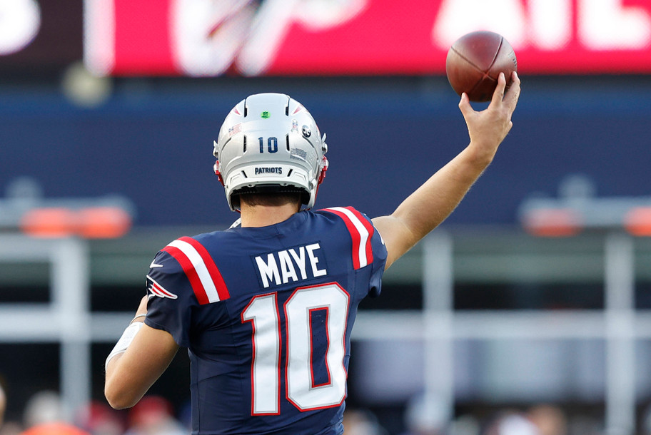 IMAGO&nbsp;New England Patriots quarterback Drake Maye warming up for gameday