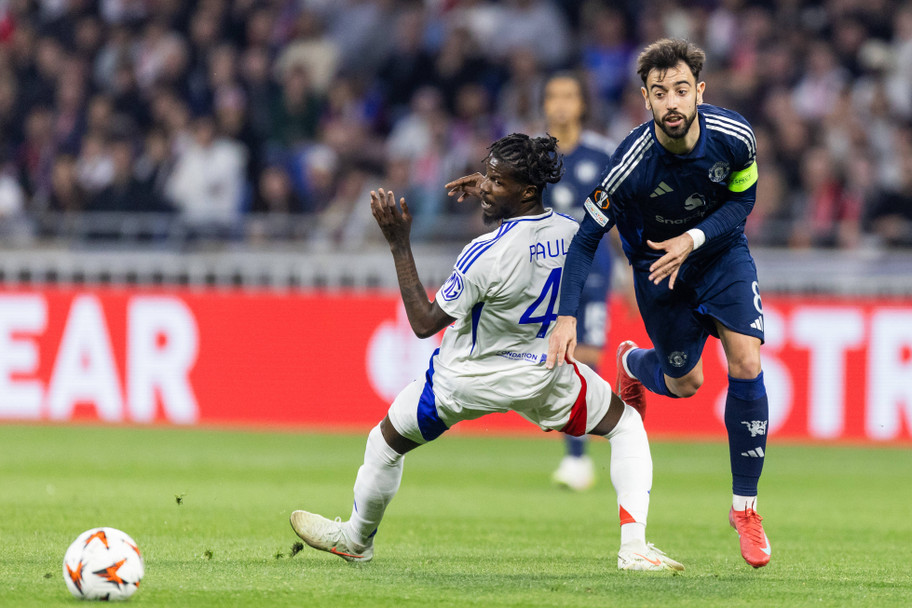 IMAGO: Manchester United star Bruno Fernandes battles with Paul Akouokou of Lyon