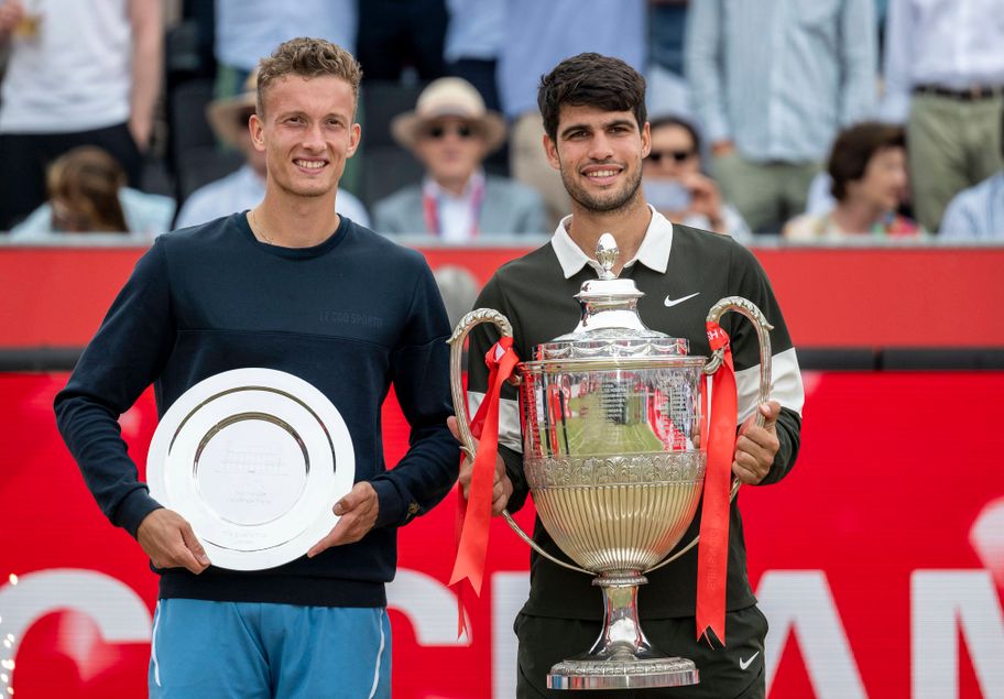 Carlos Alcaraz Wimbledon favourite after convincing Queen's win