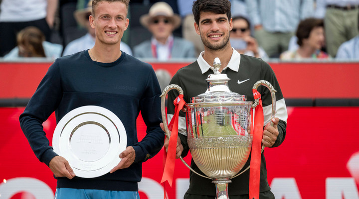 Carlos Alcaraz Wimbledon favourite after convincing Queen's win