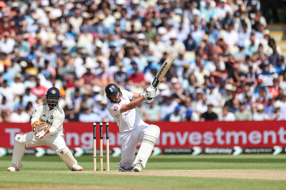England 11/2 to win second Test as India take quick wickets