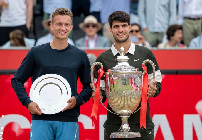 Carlos Alcaraz Wimbledon favourite after convincing Queen's win